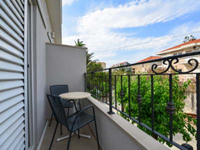 Apt 1 pro 2+1 os, 1.p, balk�n sm?rem na mo?e