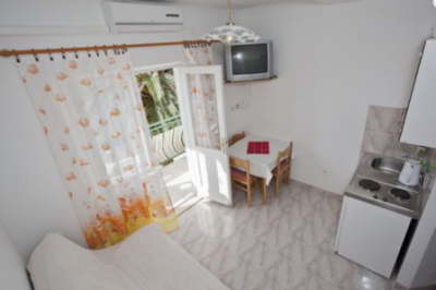 Apartmn 1 (2+1 os), 1. patro