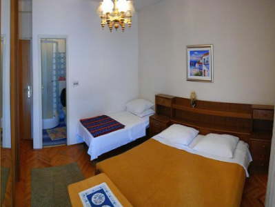Apartmn (2+1 os) a (2+1 os) 2 koupelny, balkn, 2. patro