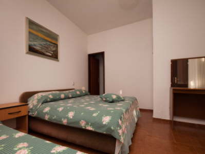 Apartmn 3+2 os., p?zem, 1 lo?nice, velk pokoj, 2 terasy, 50 m2