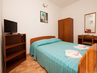 Apartm�n 3 os., odd?len� lo?nice, terasa, 30 m2, s kuchyn� na terase