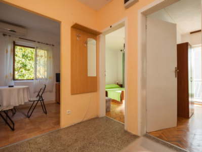 Apartmn 4+2 os., 1. patro, 2 lo?nice, obvac pokoj, terasa, 45 m2