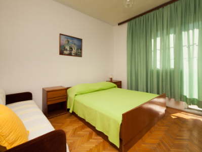 Apartmn 4+2 os., 1. patro, 2 lo?nice, obvac pokoj, terasa, 45 m2