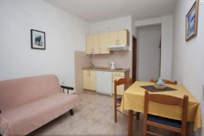 Apartmn 4 (2+1 os), 2. patro