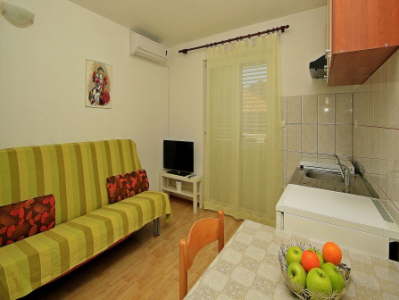 Apartmn 5 (2+2), 1. patro