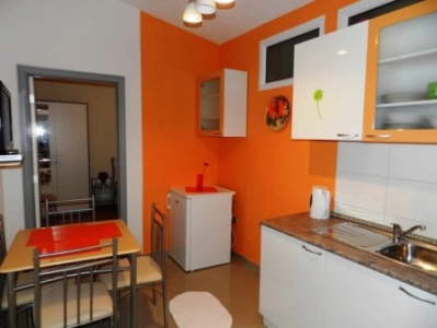 Apartmn 8