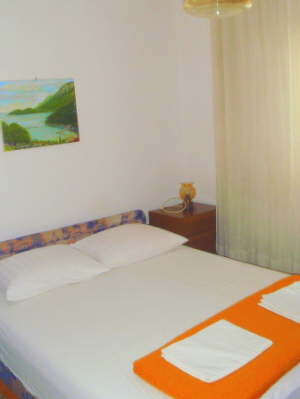 Pokoj (2 os) wc, koupelna, lednice, varn konev, 2. patro